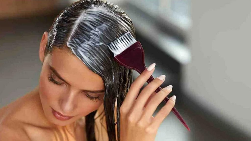 How to Straighten Hair Naturally at Home with Homemade Masks